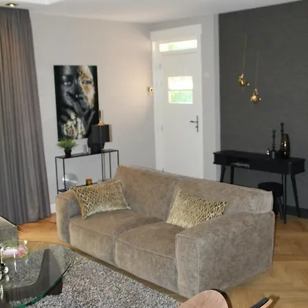 아파트 Hoeve Altena Woudrichem